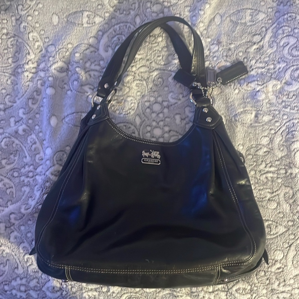 I’m selling authentic coach purse it’s black.